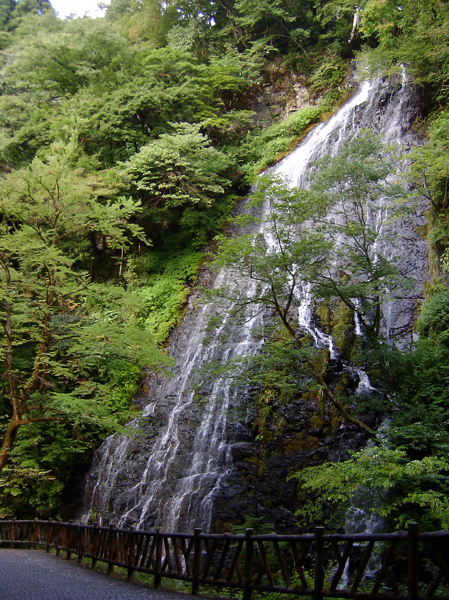 Ryusogataki Falls